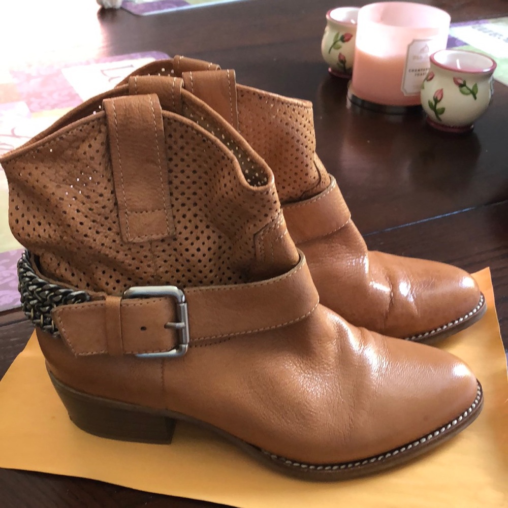Bcbg light tan boots
